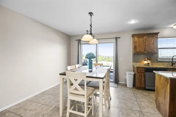1252 NW High View DR, Grain Valley, MO 64029