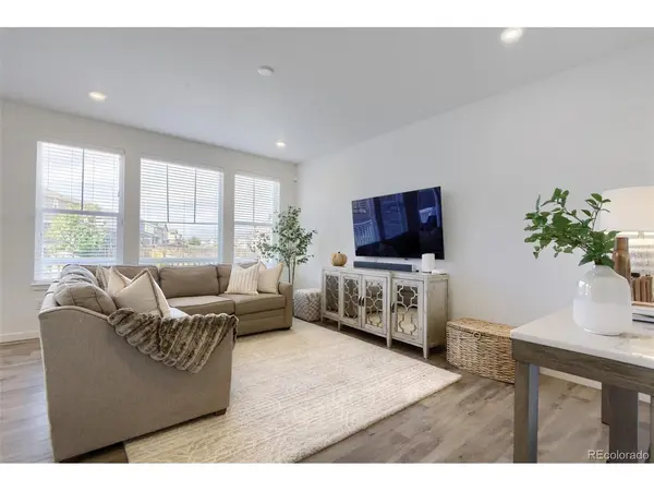 827 S Flat Rock, Aurora, CO 80018