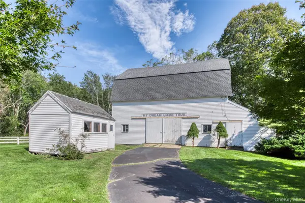 2220 Akerly Pond LN, Southold, NY 11971