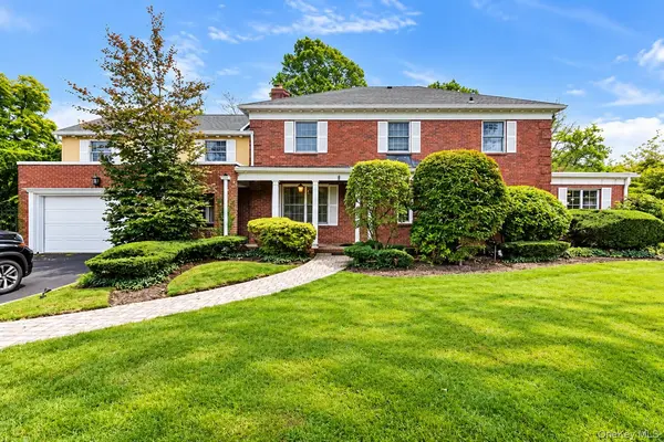 8 Keewaydin RD, Lawrence, NY 11559