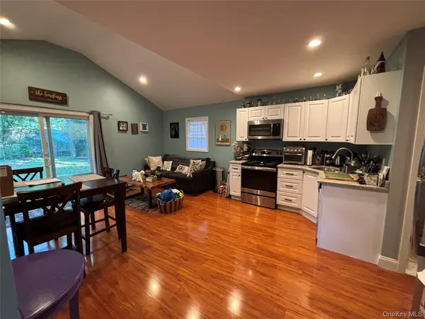 21 Cove DR, Sound Beach, NY 11789