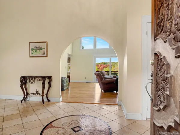 12 Westleigh CT, Carmel, NY 10512