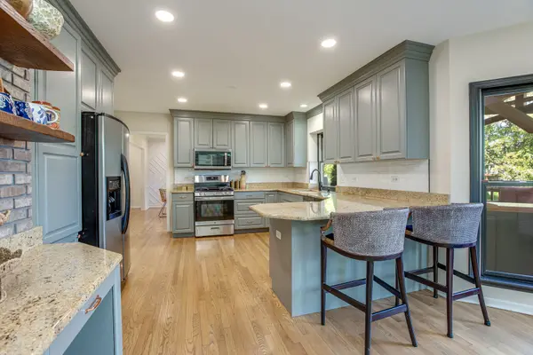 587 Partridge DR, West Chicago, IL 60185