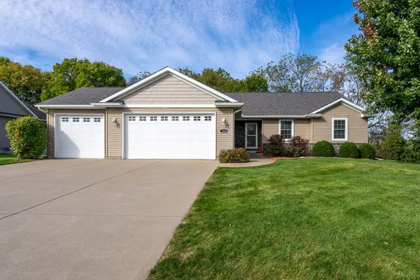 116 Fenceline DR, Blue Grass, IA 52726