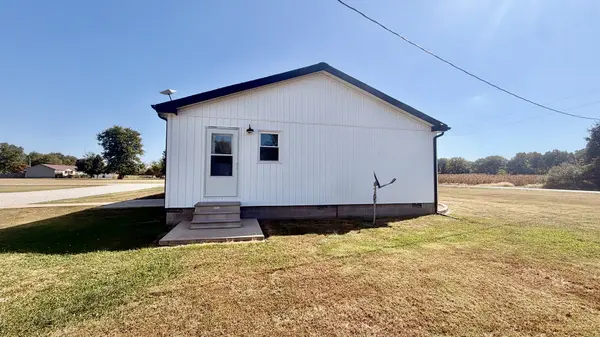 1833 Mercer LN, Centralia, IL 62801