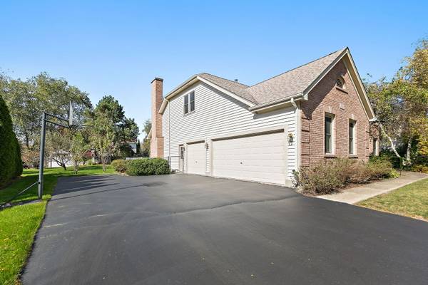 1646 Flagstone DR, Crystal Lake, IL 60014