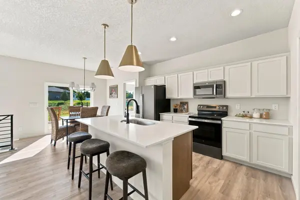 221 Riverbend RD, Waverly, IA 50677
