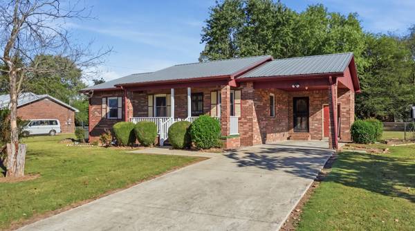 409 Laurel Dr, Fayetteville, TN 37334