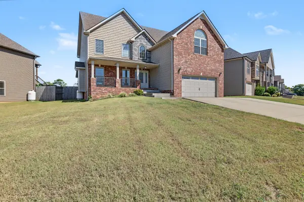 1013 Garner Hills Dr, Clarksville, TN 37042