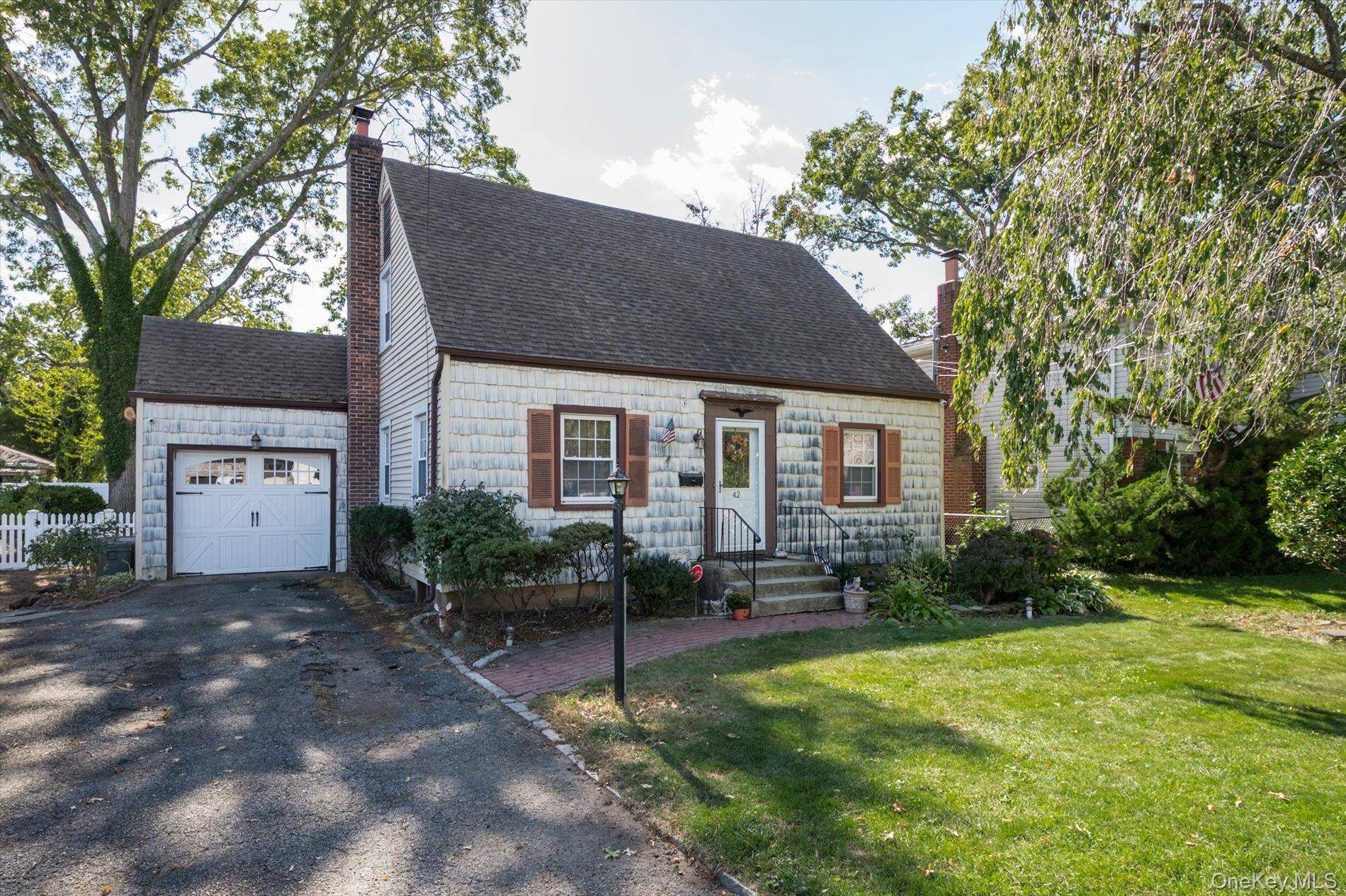 42 Sherman AVE, Merrick, NY 11566