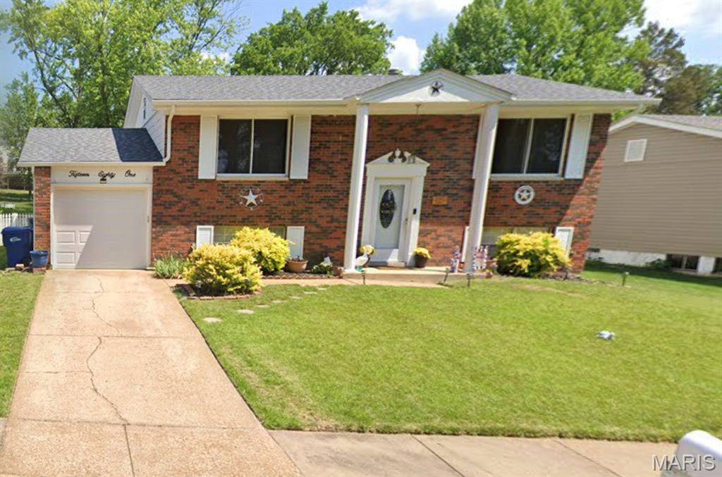 1581 Codorniz LN, Fenton, MO 63026