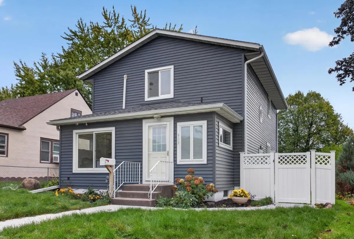 909 8th AVE S, South Saint Paul, MN 55075