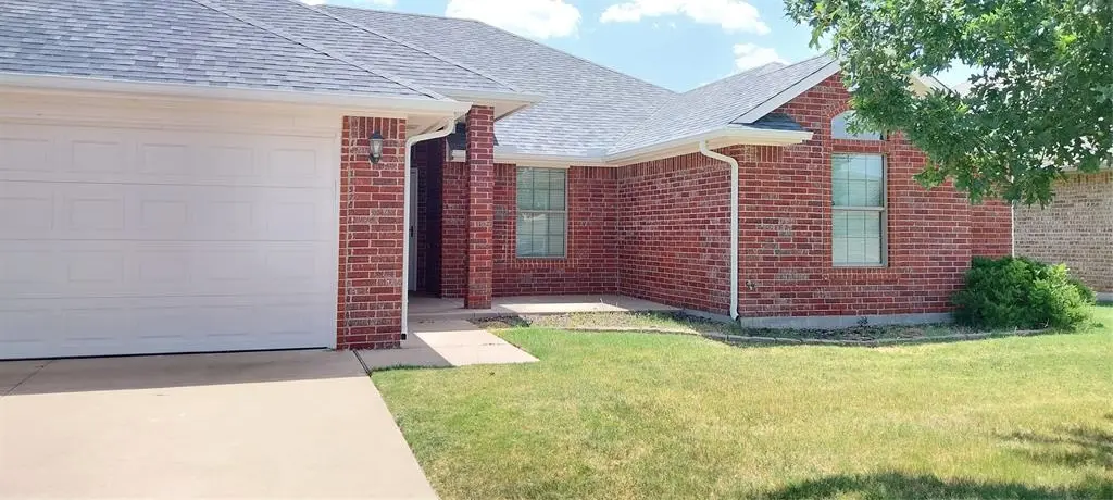 808 Canyon DR, Yukon, OK 73099