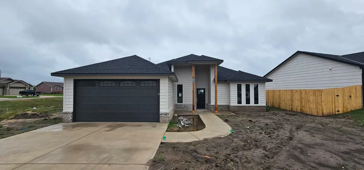 728 N Red Bud Ave., Valley Center, KS 67147
