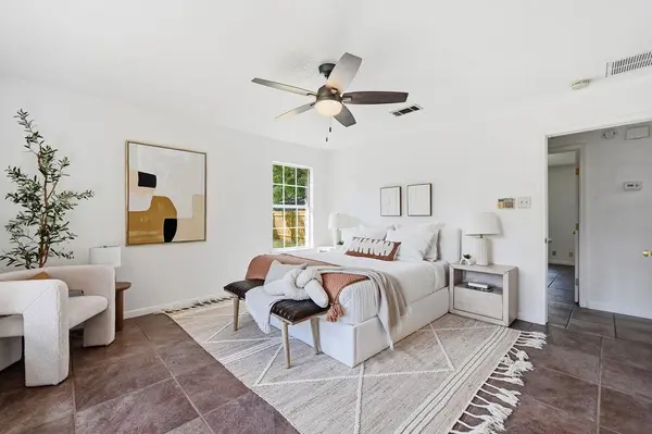 600 Meadow Oaks DR, Dripping Springs, TX 78620