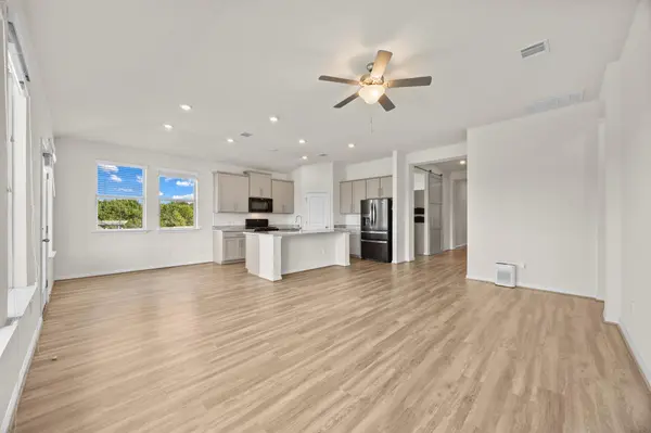 1637 Desmond ST, Leander, TX 78641