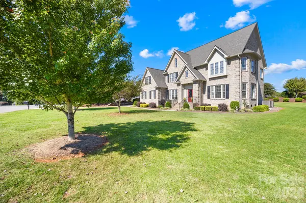 105 Mandarin DR, Mooresville, NC 28117