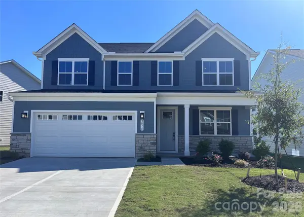 2016 Fernway DR, Charlotte, NC 28216