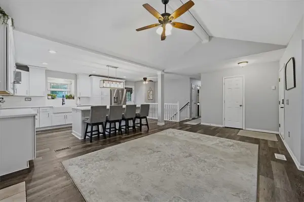 1708 Brent LN, Greenwood, MO 64034