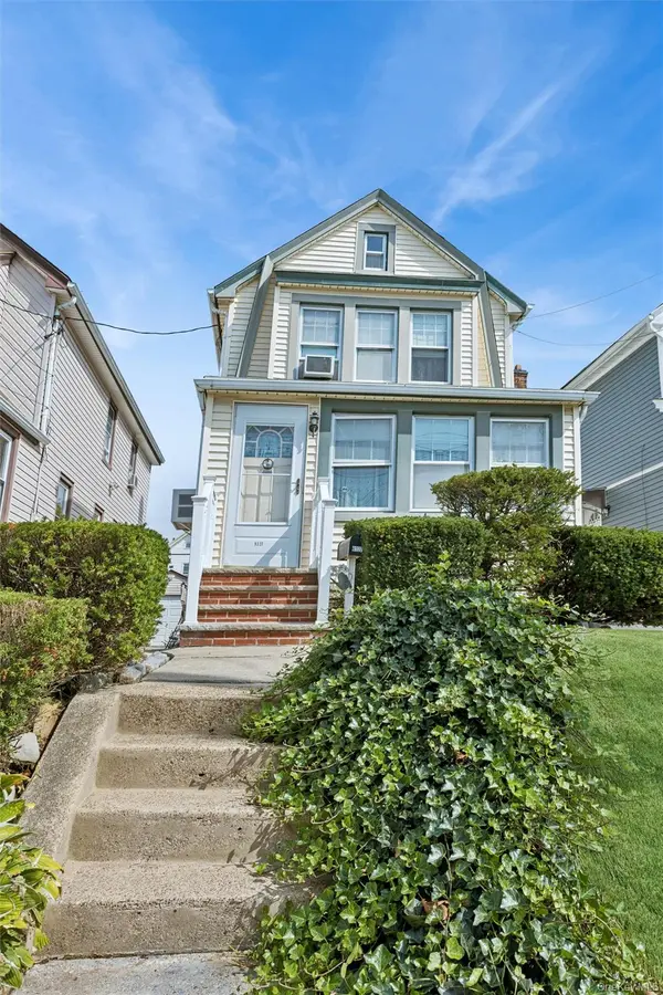 93-27 207th ST, Queens Village, NY 11428