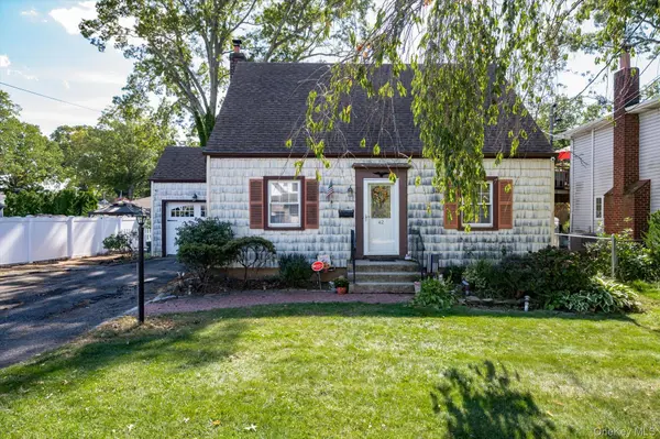 42 Sherman AVE, Merrick, NY 11566