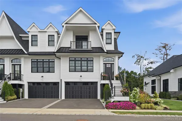 10 Three Ponds LN, Woodbury, NY 11797