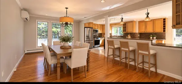 395 Ridgefield RD, Hauppauge, NY 11788