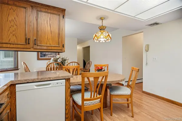77 E Woodside AVE, Patchogue, NY 11772