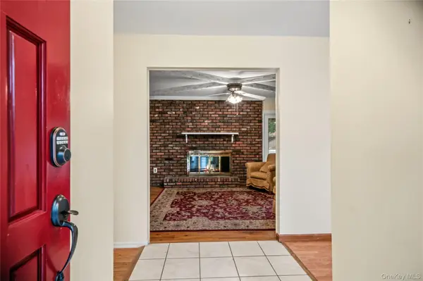 77 E Woodside AVE, Patchogue, NY 11772