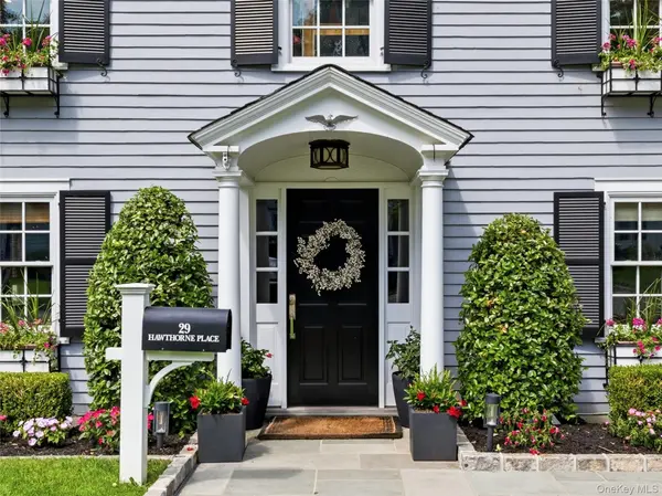 29 Hawthorne PL, Manhasset, NY 11030