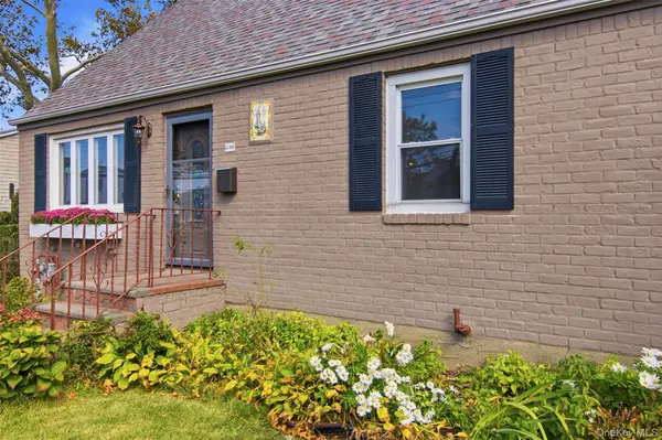 336 Herricks RD, Mineola, NY 11501