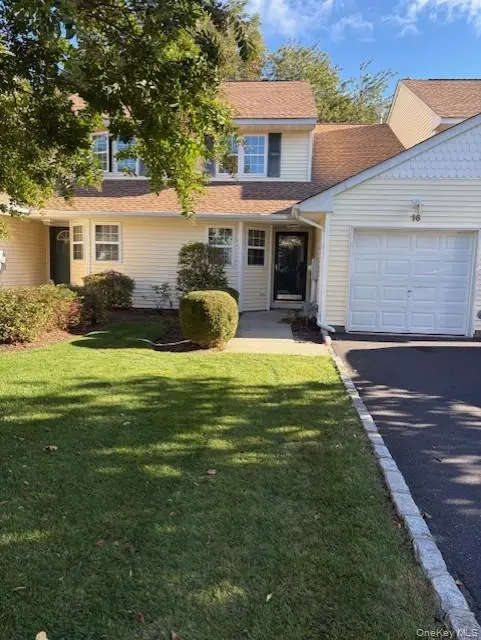 16 Blackberry Commons, Riverhead, NY 11901