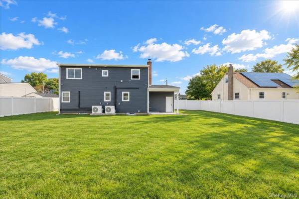 441 36th ST, Lindenhurst, NY 11757
