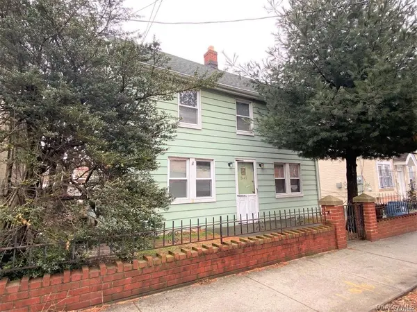8449 129th ST #1st flr, Kew Gardens, NY 11415