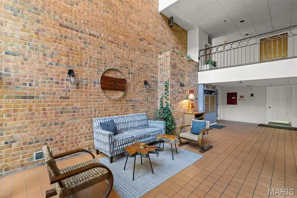 1030 N Harrison AVE #403, Kirkwood, MO 63122