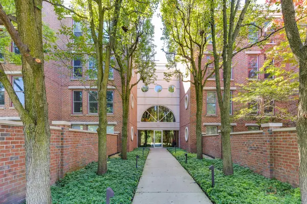 360 Green Bay RD #1D, Winnetka, IL 60093