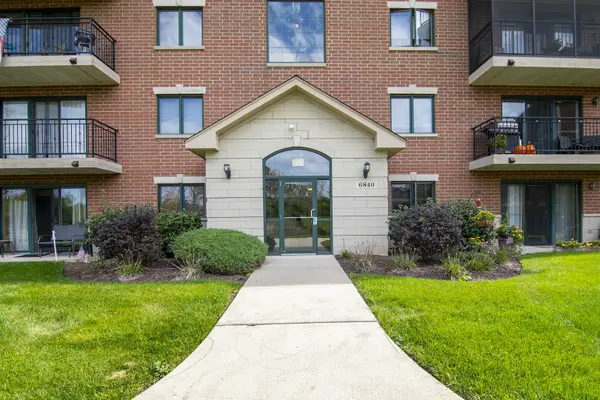 6840 W Winding TRL #301, Oak Forest, IL 60452