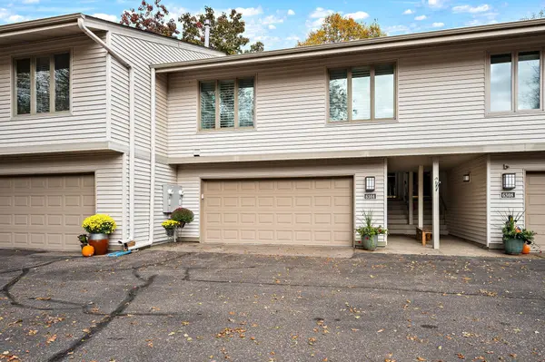 6304 Red Fox LN, Edina, MN 55436