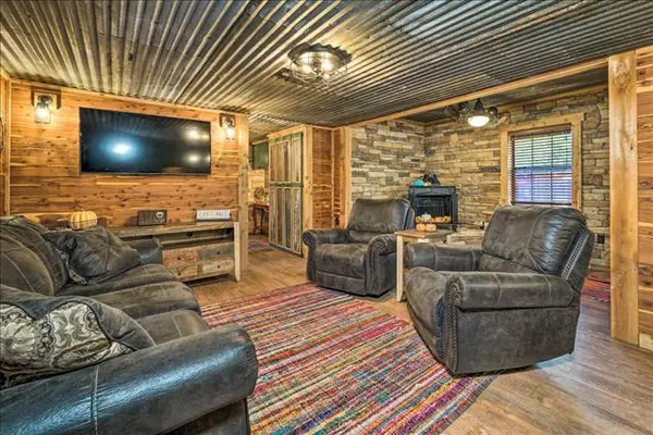 111 Coho RD, Broken Bow, OK 74728