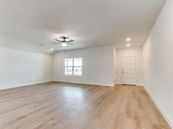 925 Hazy Brook CIR, Chickasha, OK 73018
