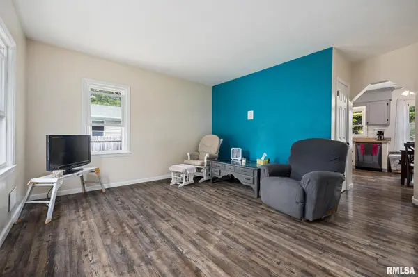 114 W FOREST AVE, East Peoria, IL 61611