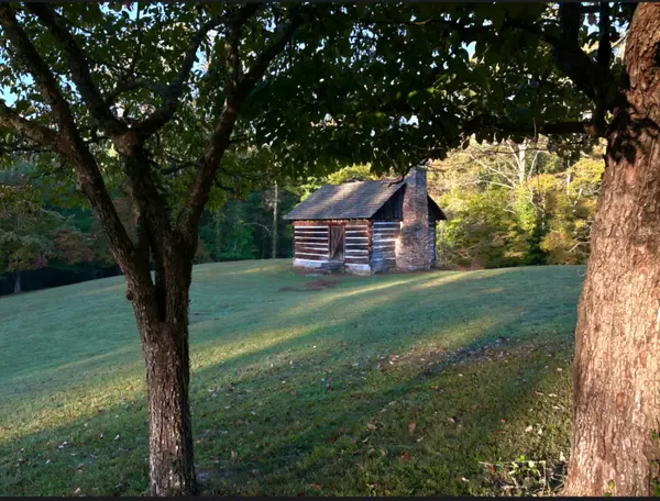 770 Old Furnace Rd, Tellico Plains, TN 37385