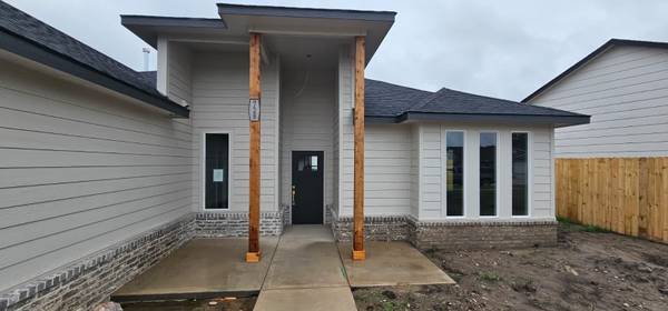 728 N Red Bud Ave., Valley Center, KS 67147