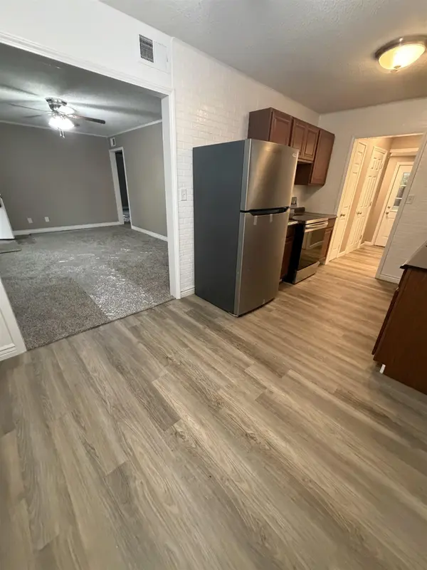 1027 N Derby Ave, Derby, KS 67037