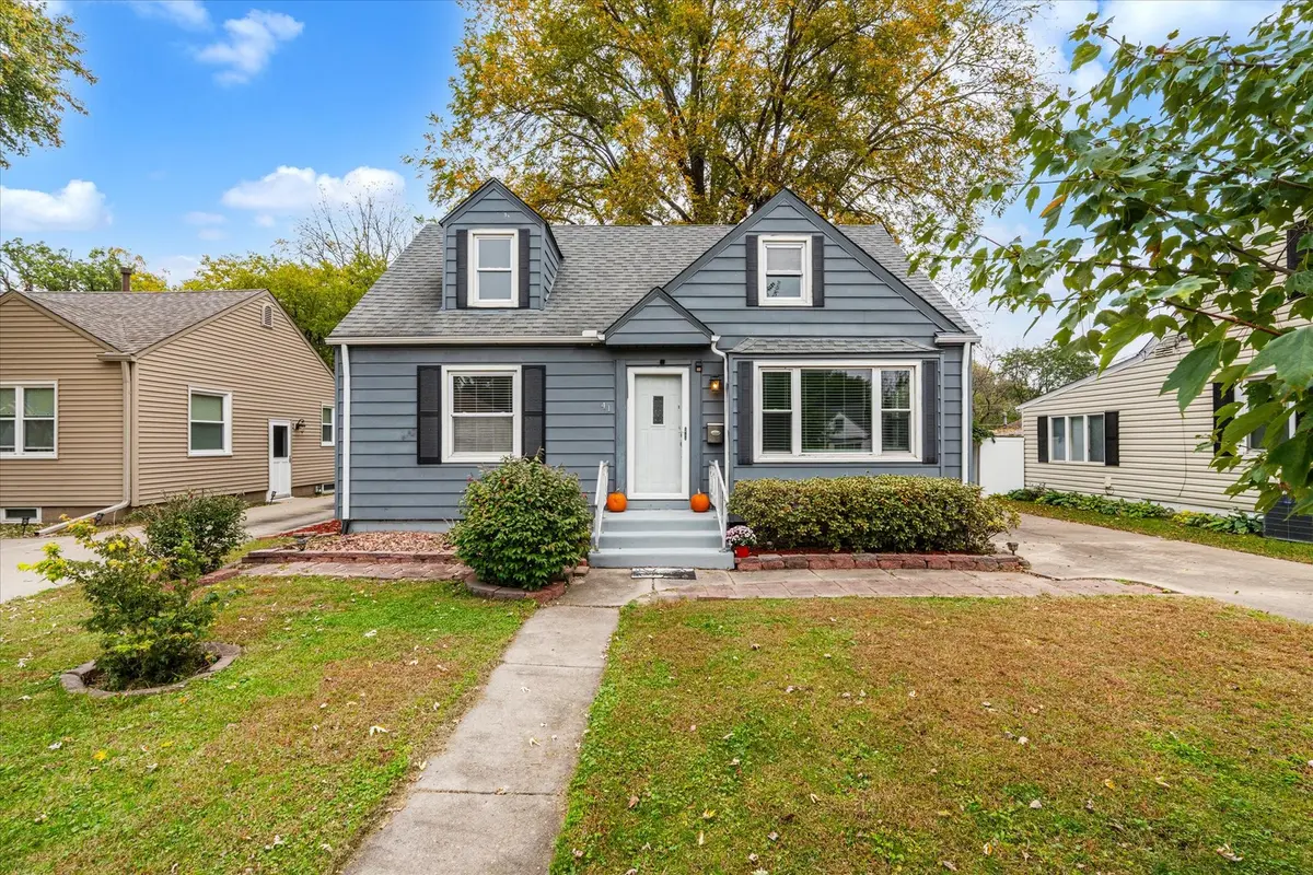 41 Blackhawk Hills DR, Rock Island, IL 61201