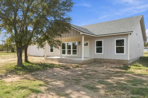 209 Highline DR, Bastrop, TX 78602