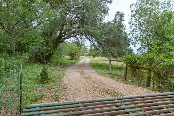 1727 FM 2503, Fayetteville, TX 78940