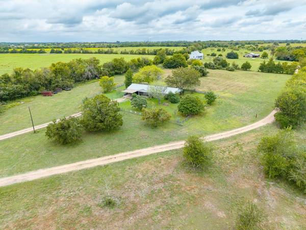 1727 FM 2503, Fayetteville, TX 78940