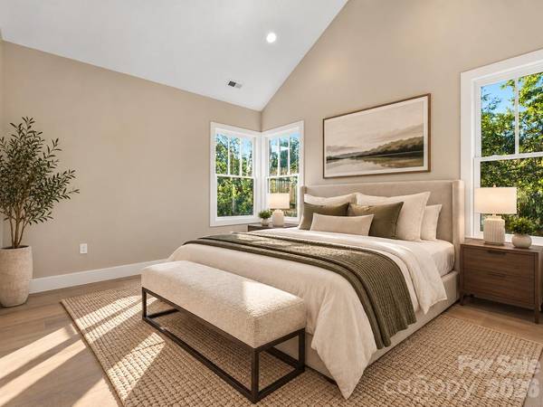 30 Olde Oak CT, Hendersonville, NC 28792
