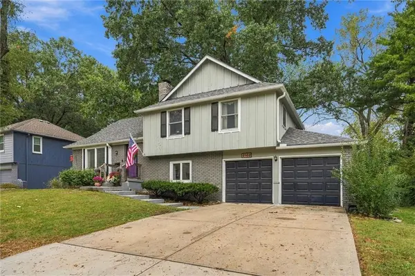 8108 W 96th TER, Overland Park, KS 66212